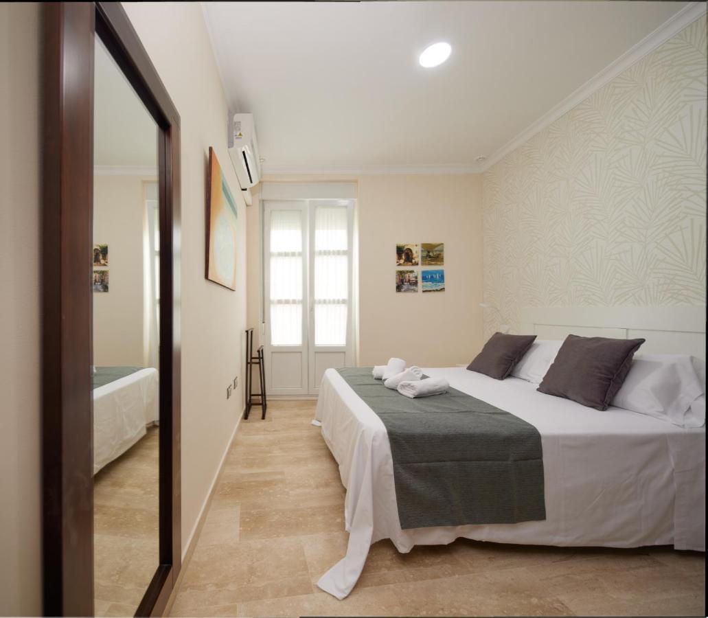 Apartamento Tavira Little Apartments Cádiz Exteriör bild